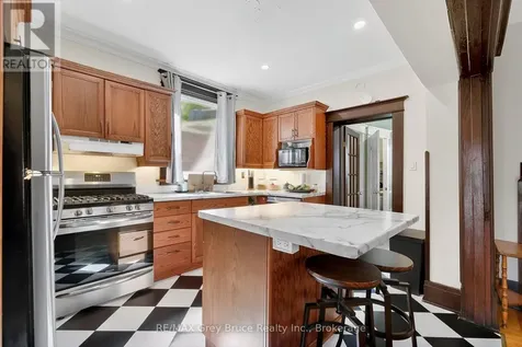 407 5th Street East Owen Sound ON N4K 1C9