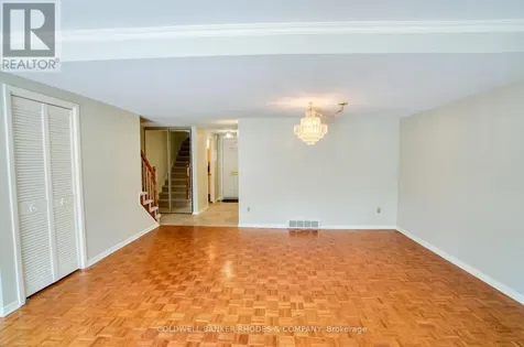 215 Mackay Street Ottawa ON K1M 2B6