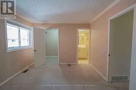 215 Mackay Street Ottawa ON K1M 2B6