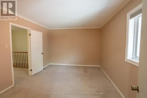 215 Mackay Street Ottawa ON K1M 2B6