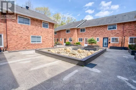215 Mackay Street Ottawa ON K1M 2B6