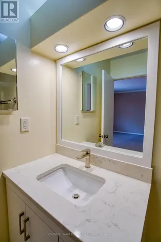 215 Mackay Street Ottawa ON K1M 2B6