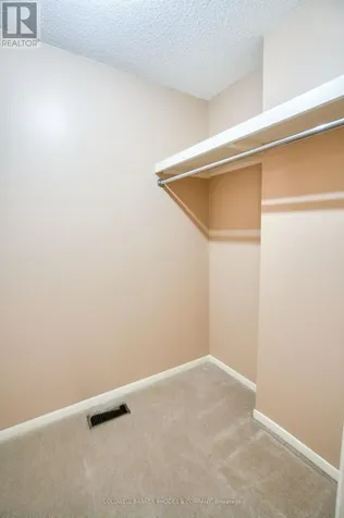 215 Mackay Street Ottawa ON K1M 2B6