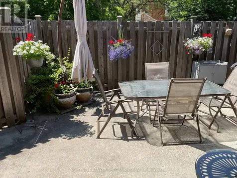 215 Mackay Street Ottawa ON K1M 2B6