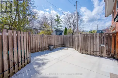 215 Mackay Street Ottawa ON K1M 2B6