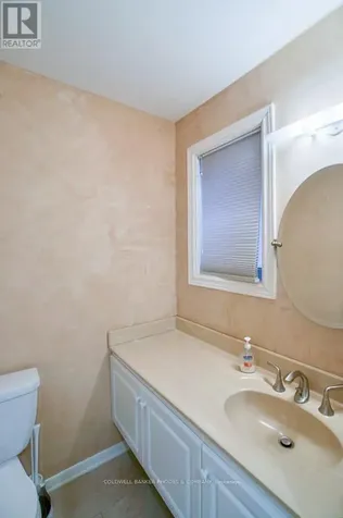 215 Mackay Street Ottawa ON K1M 2B6
