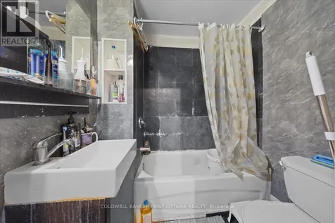 827 Somerset Street West Ottawa ON K1R 6R4