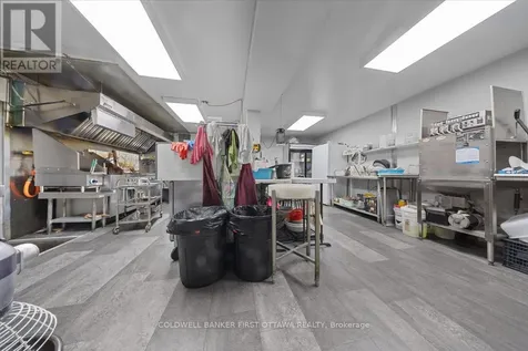 827 Somerset Street West Ottawa ON K1R 6R4