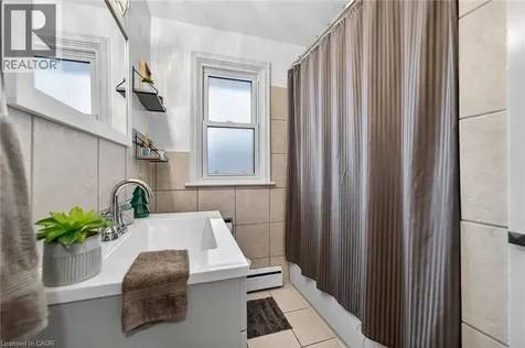 624 Upper Ottawa Street Hamilton ON L8T 3T5