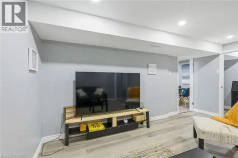 624 Upper Ottawa Street Hamilton ON L8T 3T5