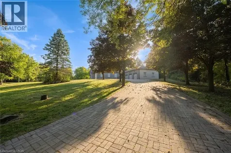 8 Ridgewood Drive Richmond Hill ON L4E 3M1