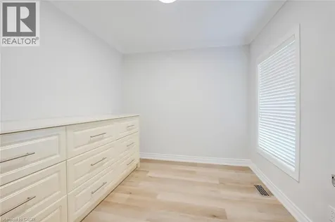 8 Ridgewood Drive Richmond Hill ON L4E 3M1