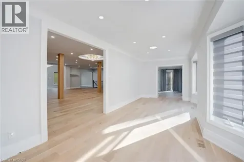 8 Ridgewood Drive Richmond Hill ON L4E 3M1