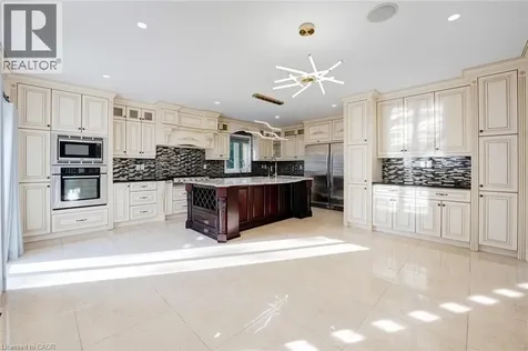 8 Ridgewood Drive Richmond Hill ON L4E 3M1