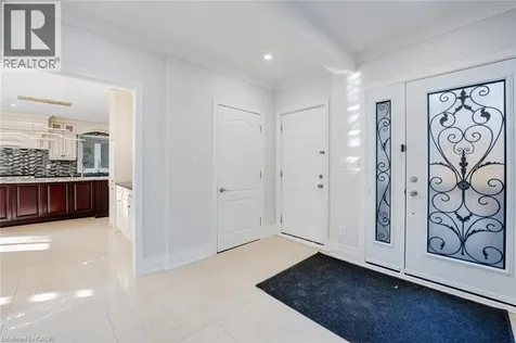 8 Ridgewood Drive Richmond Hill ON L4E 3M1