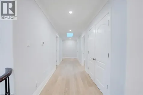 8 Ridgewood Drive Richmond Hill ON L4E 3M1