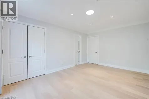 8 Ridgewood Drive Richmond Hill ON L4E 3M1