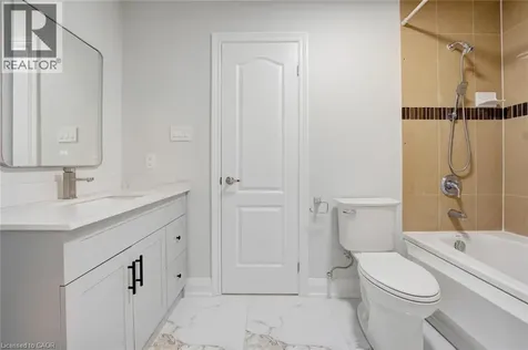 8 Ridgewood Drive Richmond Hill ON L4E 3M1