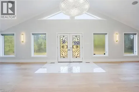 8 Ridgewood Drive Richmond Hill ON L4E 3M1