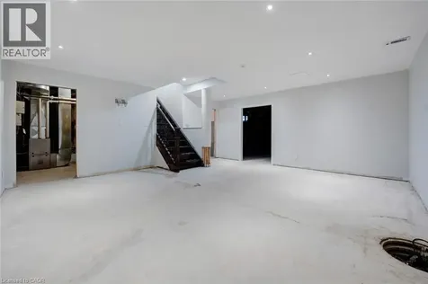 8 Ridgewood Drive Richmond Hill ON L4E 3M1