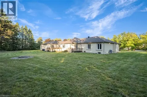 8 Ridgewood Drive Richmond Hill ON L4E 3M1