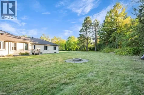 8 Ridgewood Drive Richmond Hill ON L4E 3M1