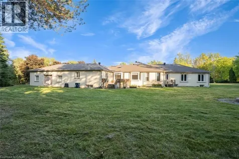 8 Ridgewood Drive Richmond Hill ON L4E 3M1