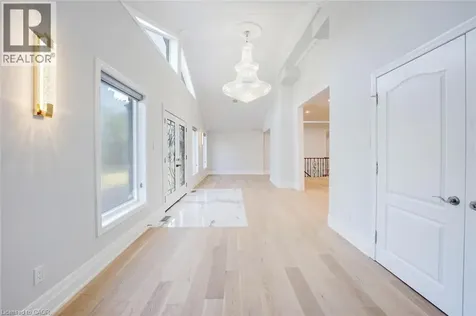 8 Ridgewood Drive Richmond Hill ON L4E 3M1