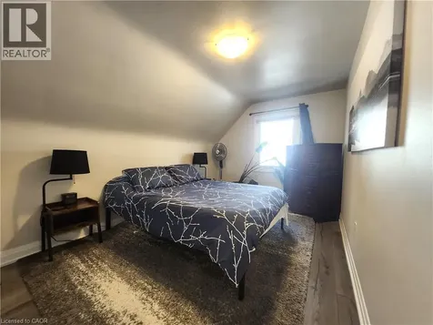 129 Moore Avenue South Waterloo ON N2J 1X4