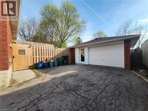 129 Moore Avenue South Waterloo ON N2J 1X4