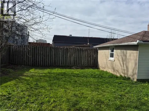 129 Moore Avenue South Waterloo ON N2J 1X4