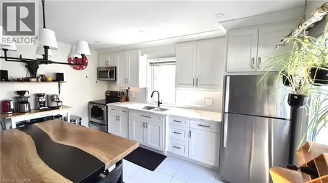 129 Moore Avenue South Waterloo ON N2J 1X4