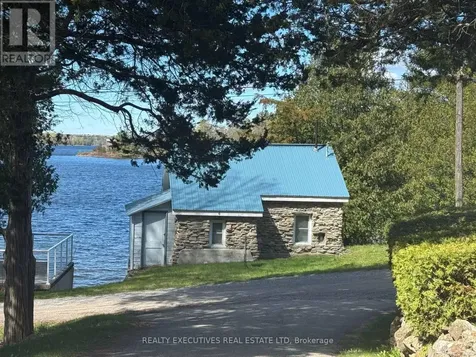 5 Lake Shore Drive East Rideau Lakes ON K0E 1G0