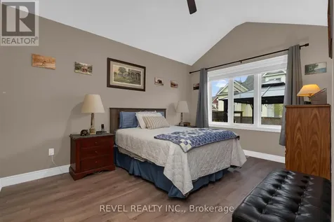 42 Sandy Coast Crescent Wasaga Beach ON L9Z 2L1