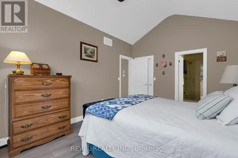 42 Sandy Coast Crescent Wasaga Beach ON L9Z 2L1