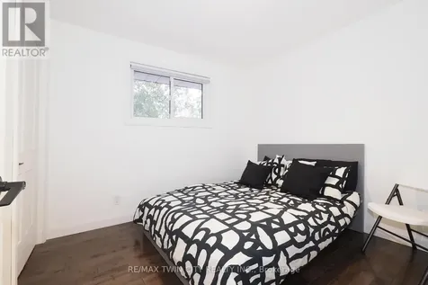 163 Pinegrove Crescent Waterloo ON N2L 4T9