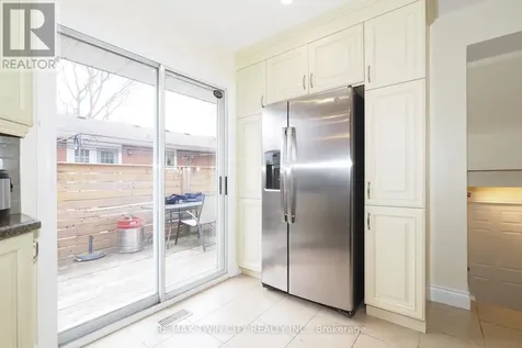 163 Pinegrove Crescent Waterloo ON N2L 4T9