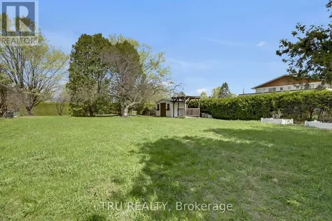 7038 Shields Drive Ottawa ON K4P 1A7