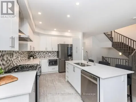 28 Mendoza Way Ottawa ON K2S 2S6