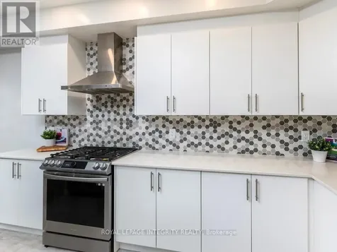 28 Mendoza Way Ottawa ON K2S 2S6