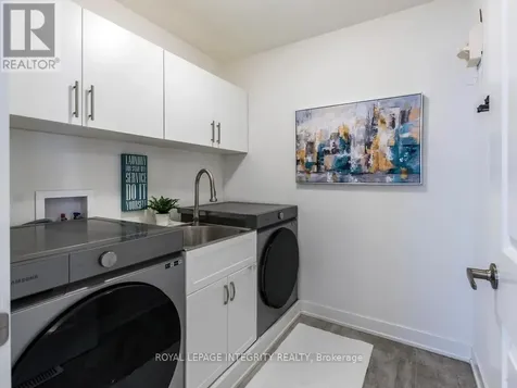 28 Mendoza Way Ottawa ON K2S 2S6