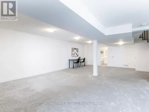 28 Mendoza Way Ottawa ON K2S 2S6