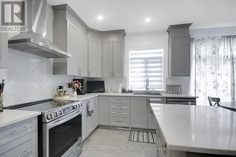 568 Bobolink Ridge Ottawa ON K2S 2P4