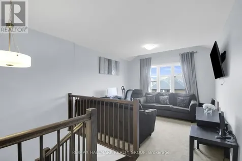 568 Bobolink Ridge Ottawa ON K2S 2P4
