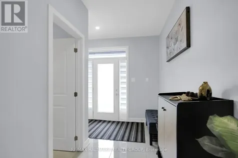 568 Bobolink Ridge Ottawa ON K2S 2P4