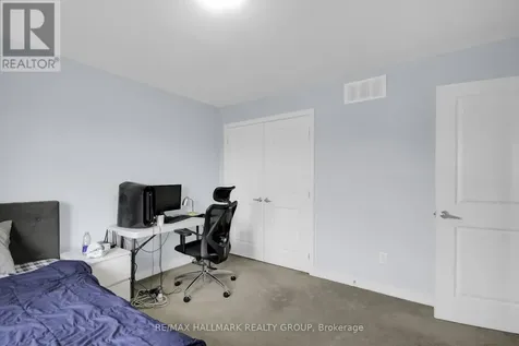 568 Bobolink Ridge Ottawa ON K2S 2P4
