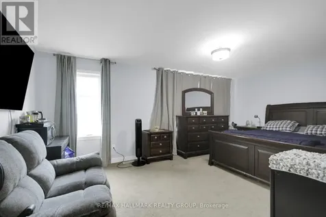 568 Bobolink Ridge Ottawa ON K2S 2P4