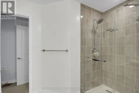 568 Bobolink Ridge Ottawa ON K2S 2P4