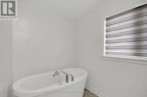 568 Bobolink Ridge Ottawa ON K2S 2P4