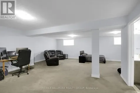 568 Bobolink Ridge Ottawa ON K2S 2P4
